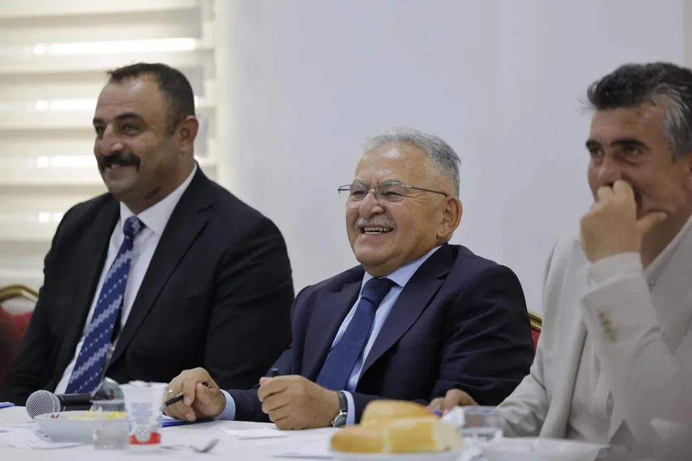 Başkan Büyükkılıç Sarıoğlan'da Muhtarlarla Bir Araya Geldi