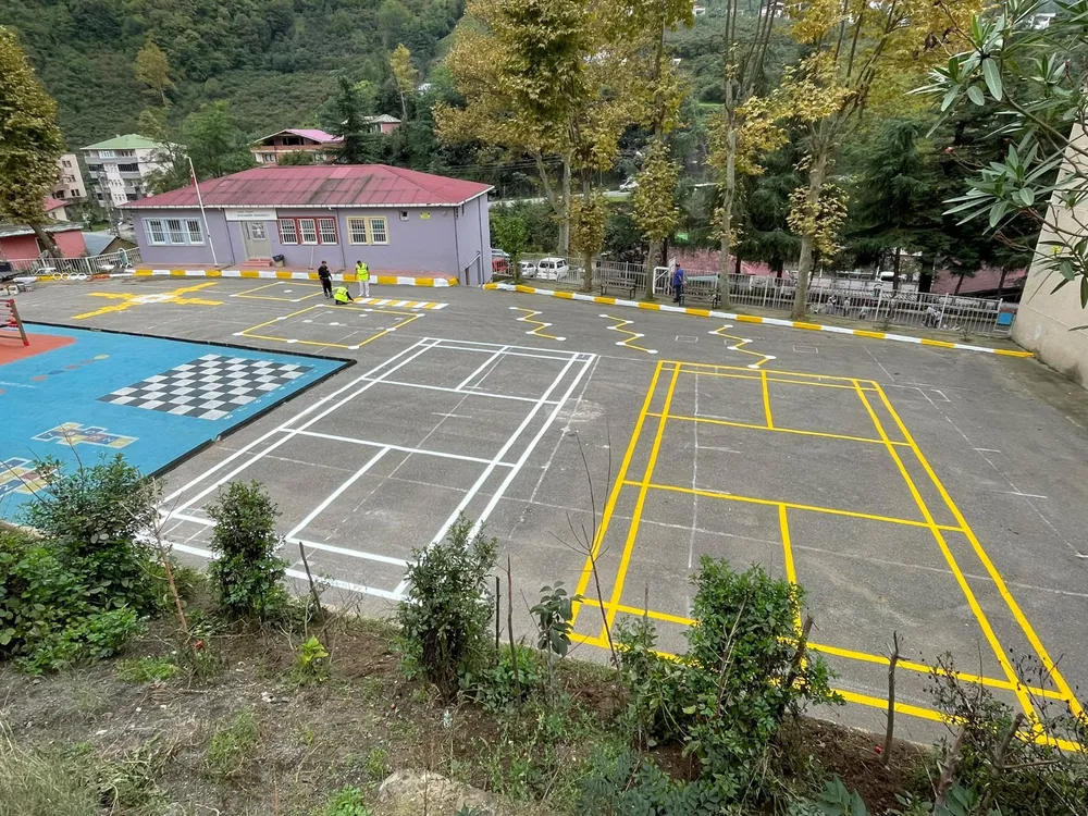 Trabzon Büyükşehir Belediyesi'nden Okul Bahçelerine Renkli Dönüşüm