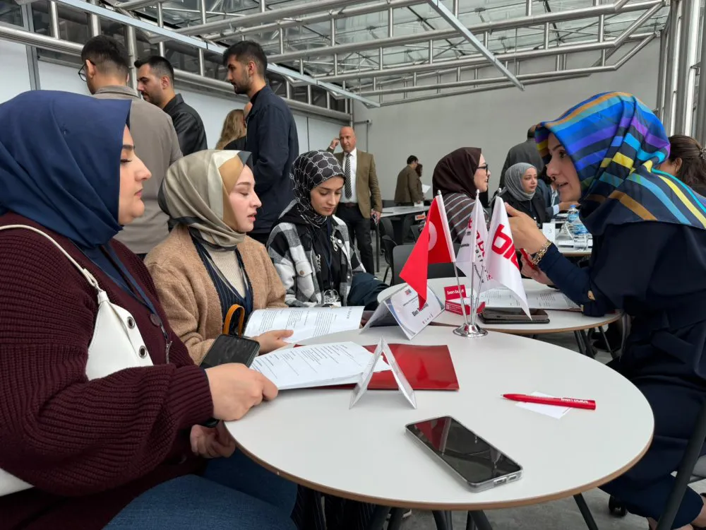 Malatya Büyükşehir Belediyesi Gençlerin İstihdamı İçin İş Dünyasıyla Buluşturuyor