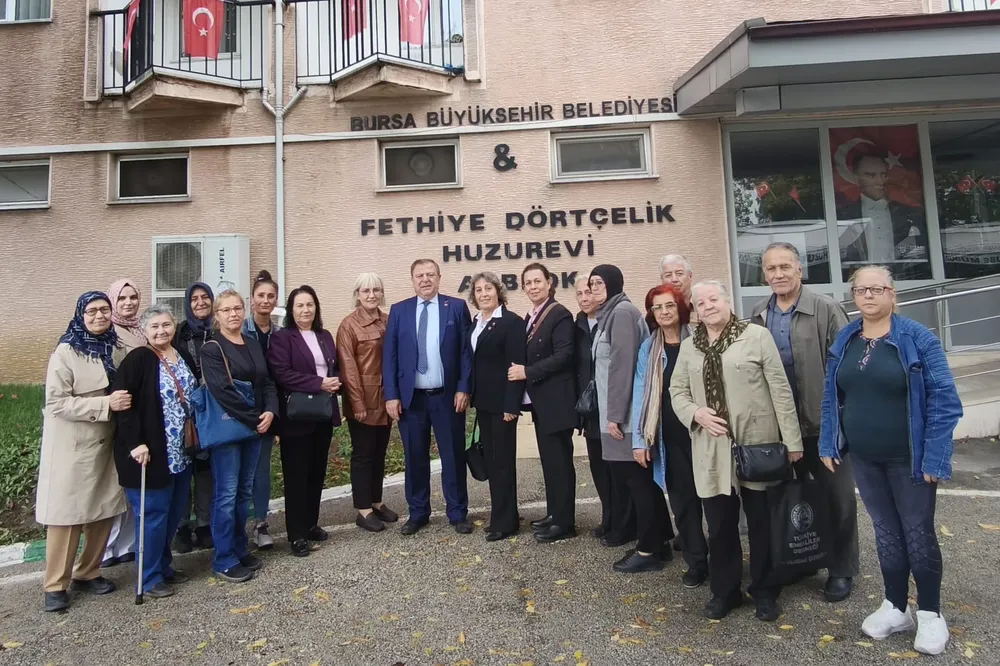 Bursalı emeklilerden huzurevine anlamlı ziyaret