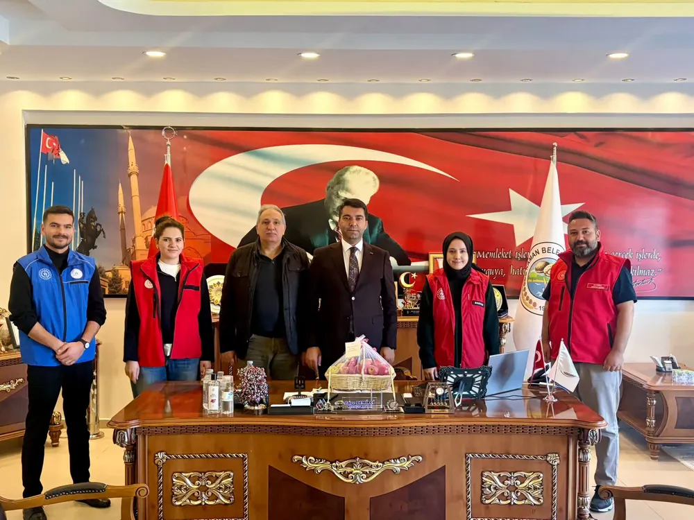 Kaman Gençlik Merkezi'nden Anlamlı Elma Hasadı Hediyesi