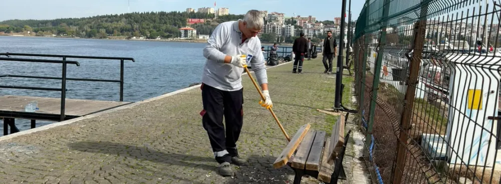 Çanakkale Belediyesi'nden Marina Bölgesinde Detaylı Temizlik Çalışması