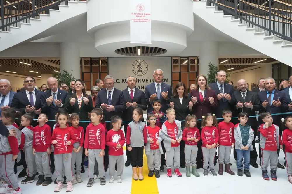 Bakan Ersoy'dan 160 bin kitap kapasiteli dev kütüphane açılışı