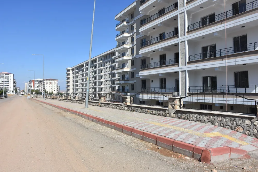 Siirt'te Yaya Ulaşımı İçin Kaldırım ve Bordür Çalışmaları Tamamlandı