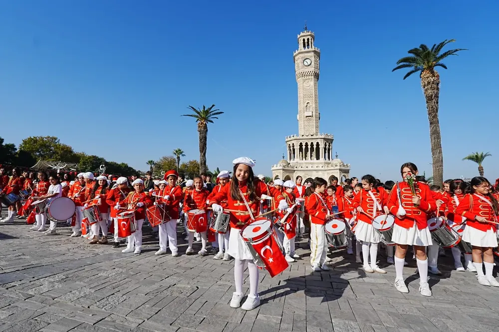 Cumhuriyet coşkusu bando gösterileriyle meydanlara taşındı