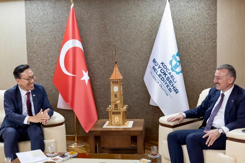Kocaeli Büyükşehir Belediye Başkanı Tahir Büyükakın, Güney Koreli Başkonsolosu Taeyoung Park ile Bir Araya Geldi