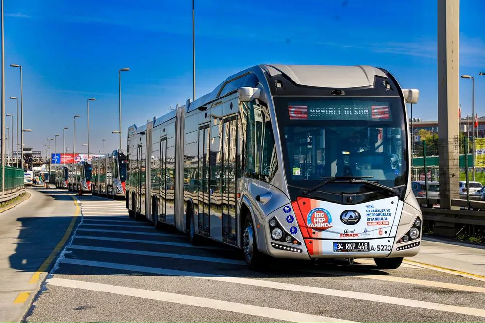 İstanbul'un Toplu Taşıma Filosu Yeni Metrobüslerle Güçleniyor