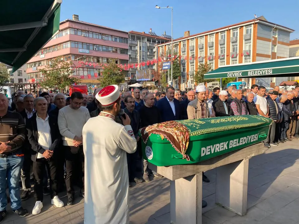 Belediye Başkanı Özcan Ulupınar Cenaze Törenine Katılarak Başsağlığı Diledi