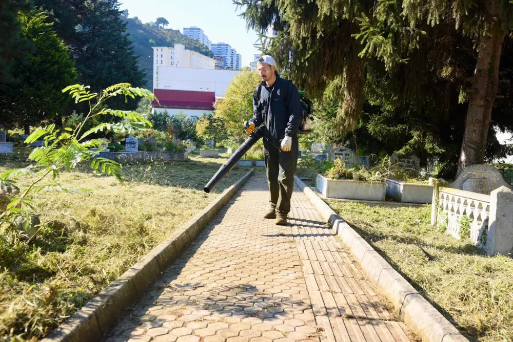 Giresun Belediyesi Mezarlıklarda Bakım ve Temizlik Çalışmalarını Sürdürüyor