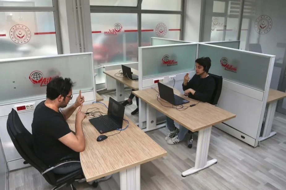 AİLEM Engelsiz ile 335 bin 288 çağrıya çeviri desteği