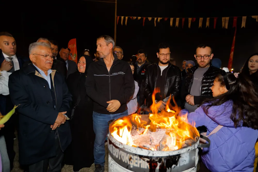Başkan Büyükkılıç, Gastronomi Günleri'nde Havai Fişek Gösterisini Vatandaşlarla Birlikte İzledi