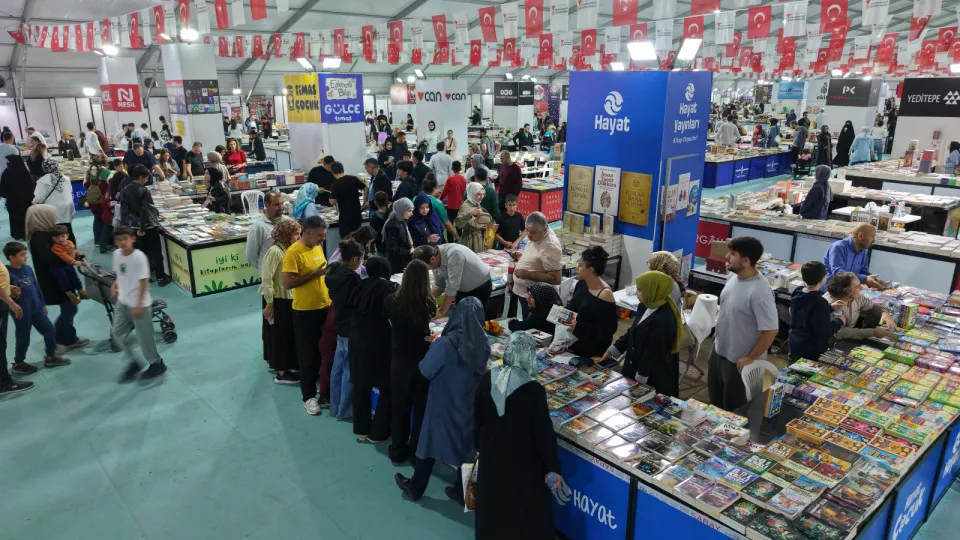 Kahramanmaraş Kitap Fuarı'nda Ziyaretçi Akını Devam Ediyor