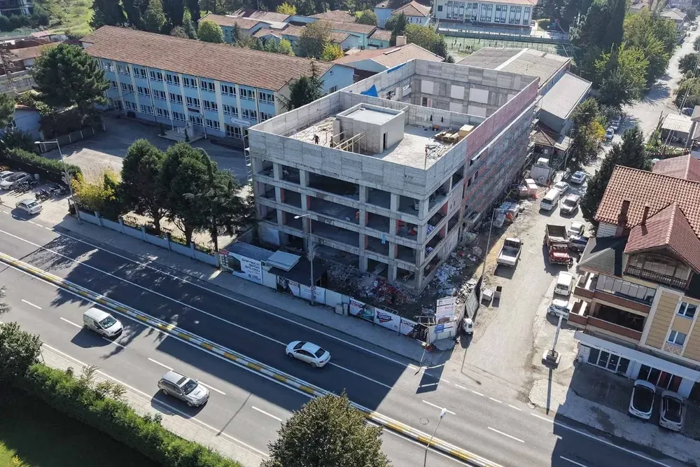 Sapanca’da gençlerin yeni merkezi yükseldi