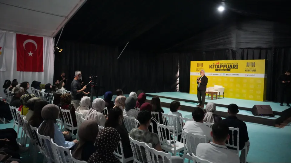 Bahadır Yenişehirlioğlu Kahramanmaraş Kitap Fuarı'nda Okurlarıyla Buluştu