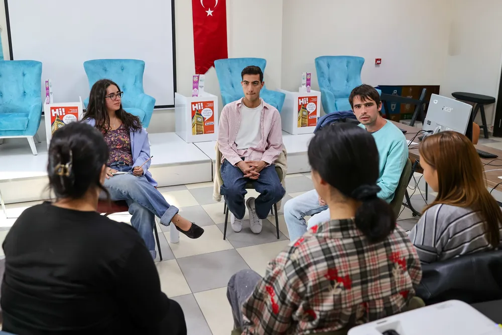 Buca'da Gençler İçin İngilizce Konuşma Kulübü