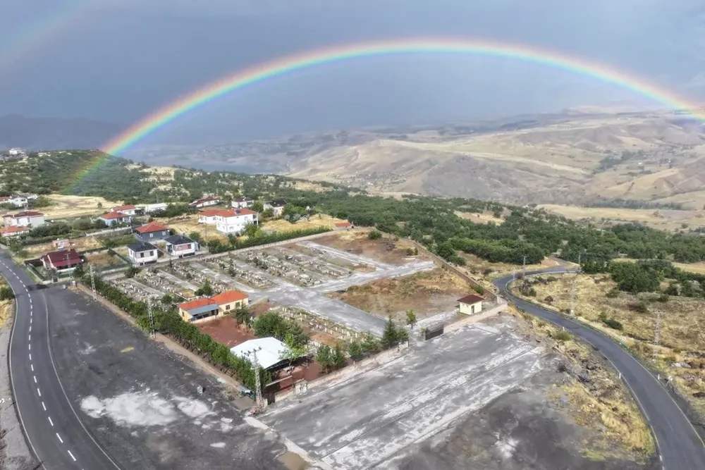Kayseri Kocasinan'da kırsaldaki mezarlıklar baştan sona yenileniyor