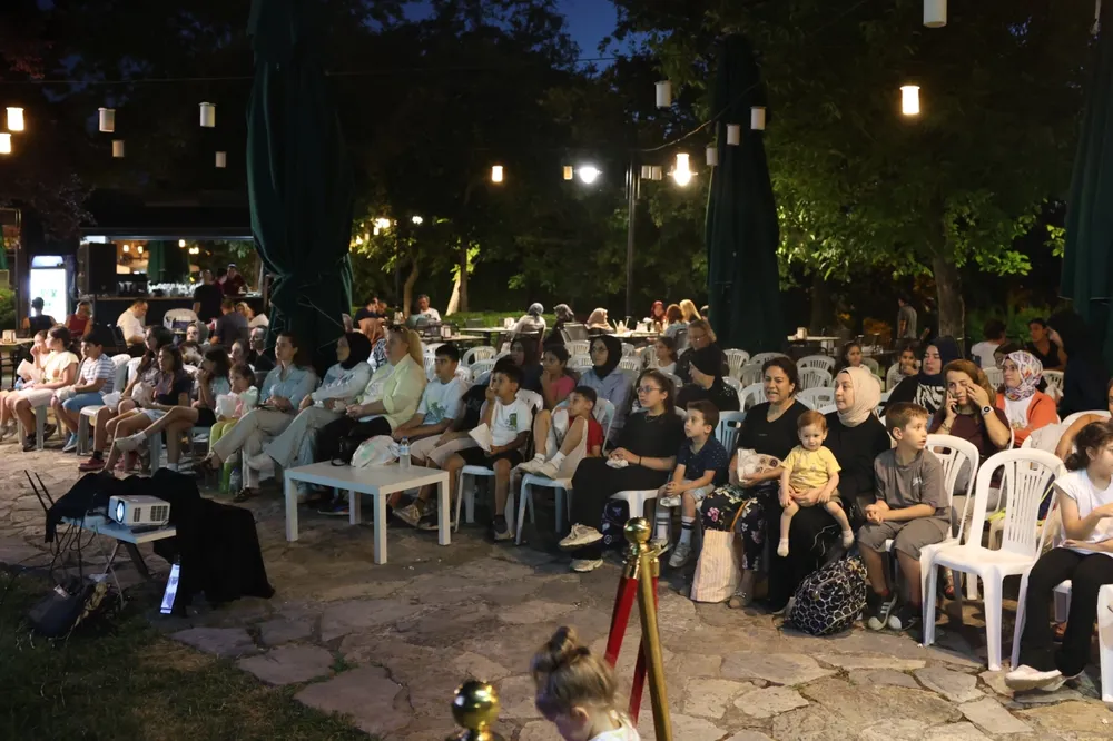 Açık hava sinema keyfi Dobruca'da yaşandı