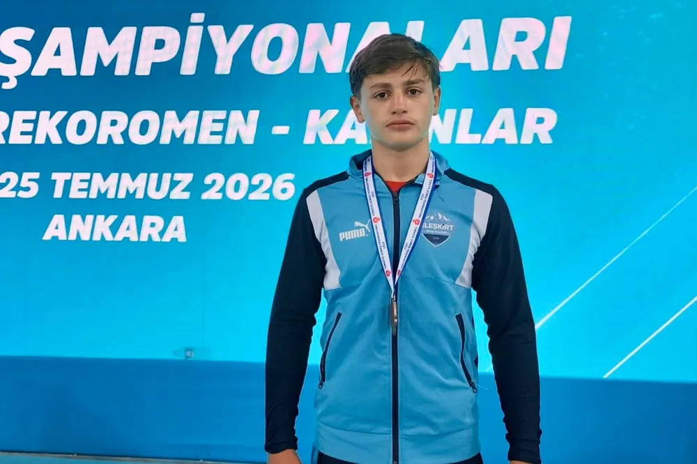 Ağrılı sporcu Miraç güreşte Türkiye üçüncüsü oldu