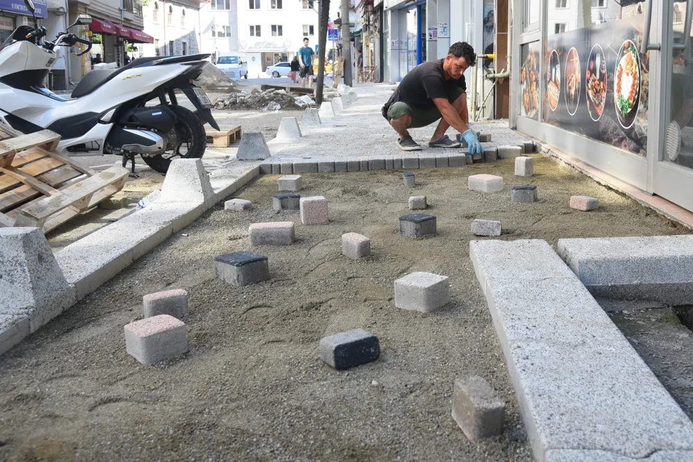 Giresun’da yol ve kaldırım yenileme çalışmaları sürüyor