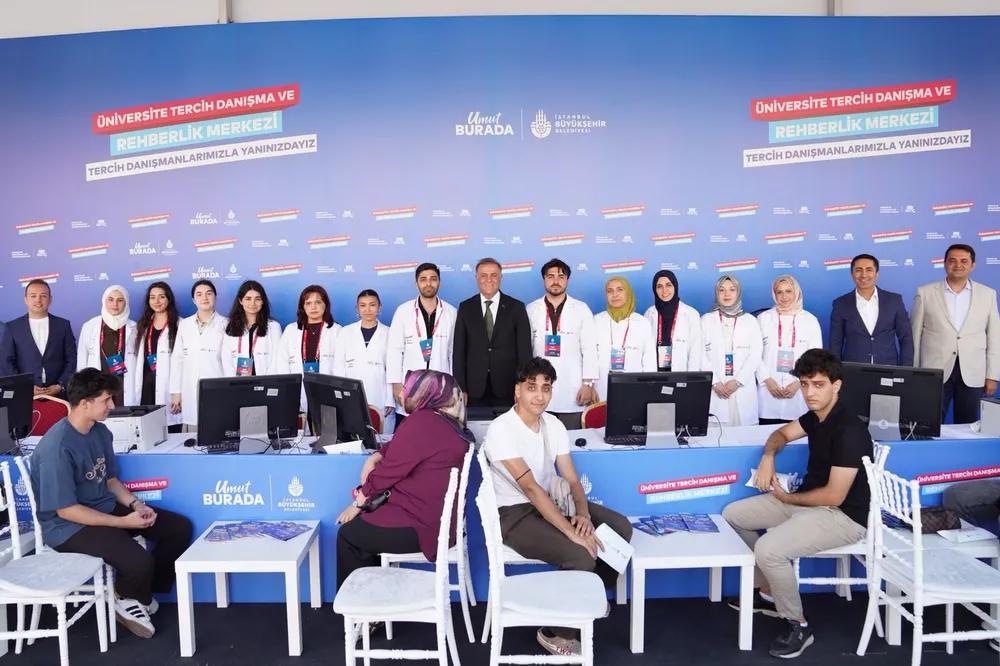İBB, üniversite tercihlerinde gençlerin yanında