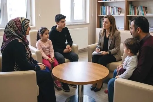 Danışmanlık hizmetleriyle ailelere ücretsiz destek.. 81 ilde hizmete devam