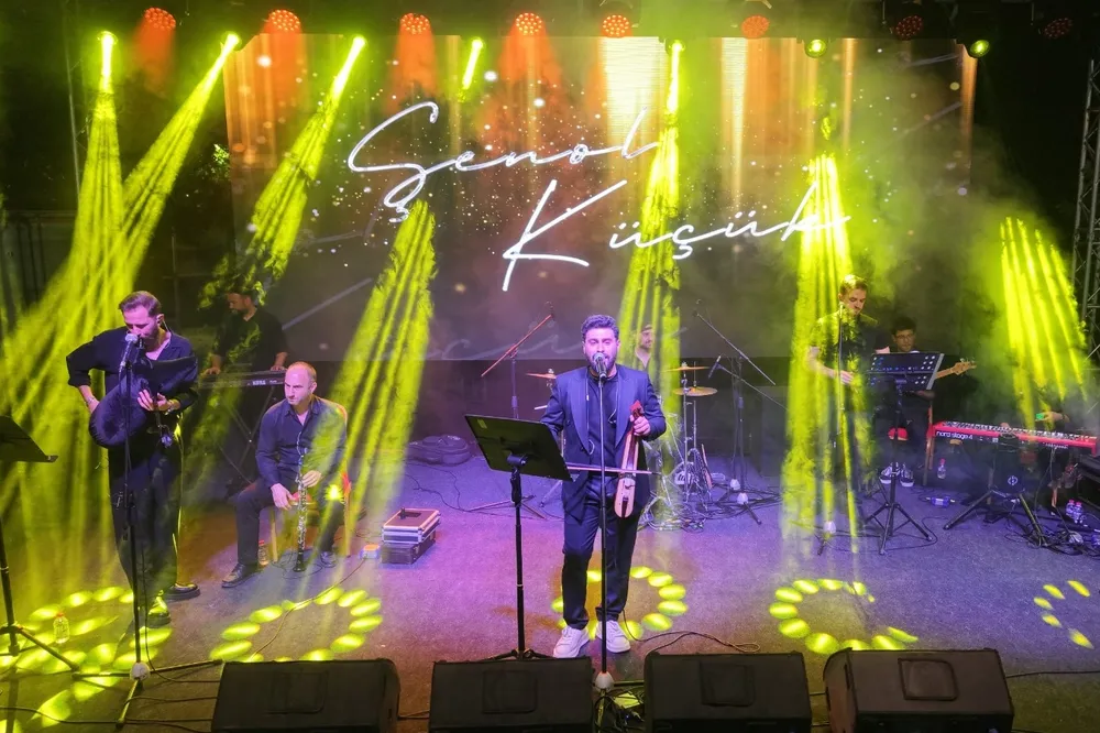 Kandıralılar bol bol horon tepti