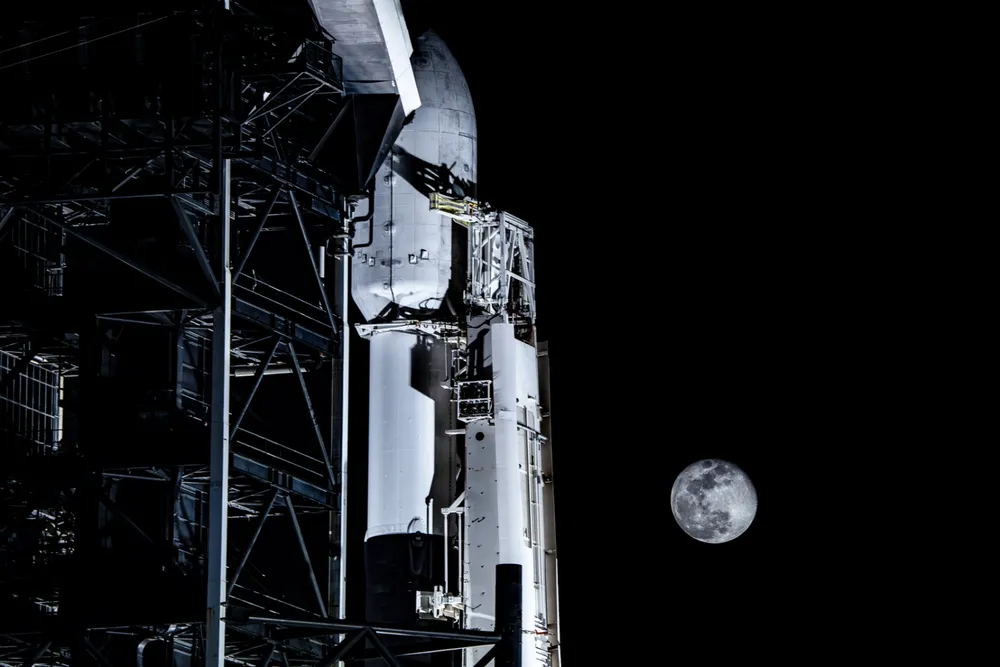 SpaceX'ten Ay'a çarpma açıklaması: Sorumlu uzay operasyonları için çalışıyoruz