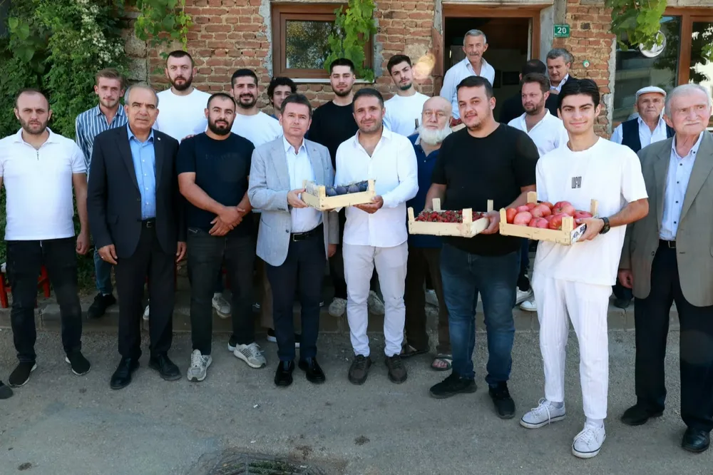 Bursa Osmangazi'de Yigitali Mahallesi’nde Başkan Aydın’a sevgi seli
