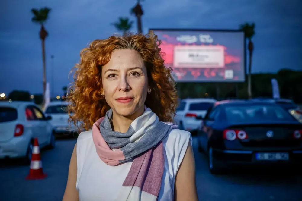 İnciraltı’nda arabada sinema keyfi