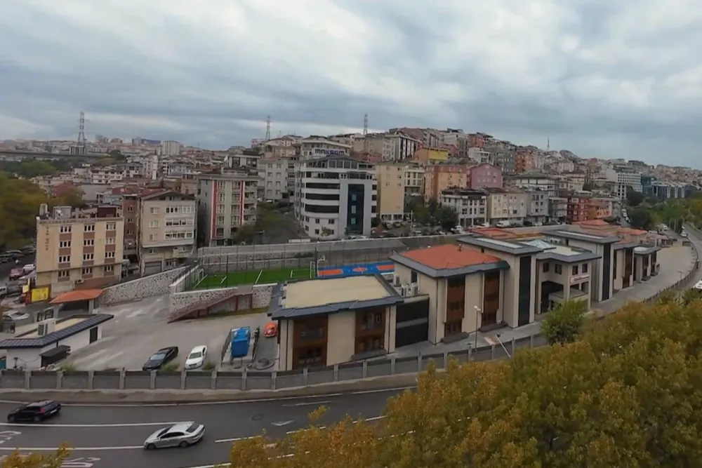 Beyoğlu’nda yeni okul öğrencileriyle buluştu