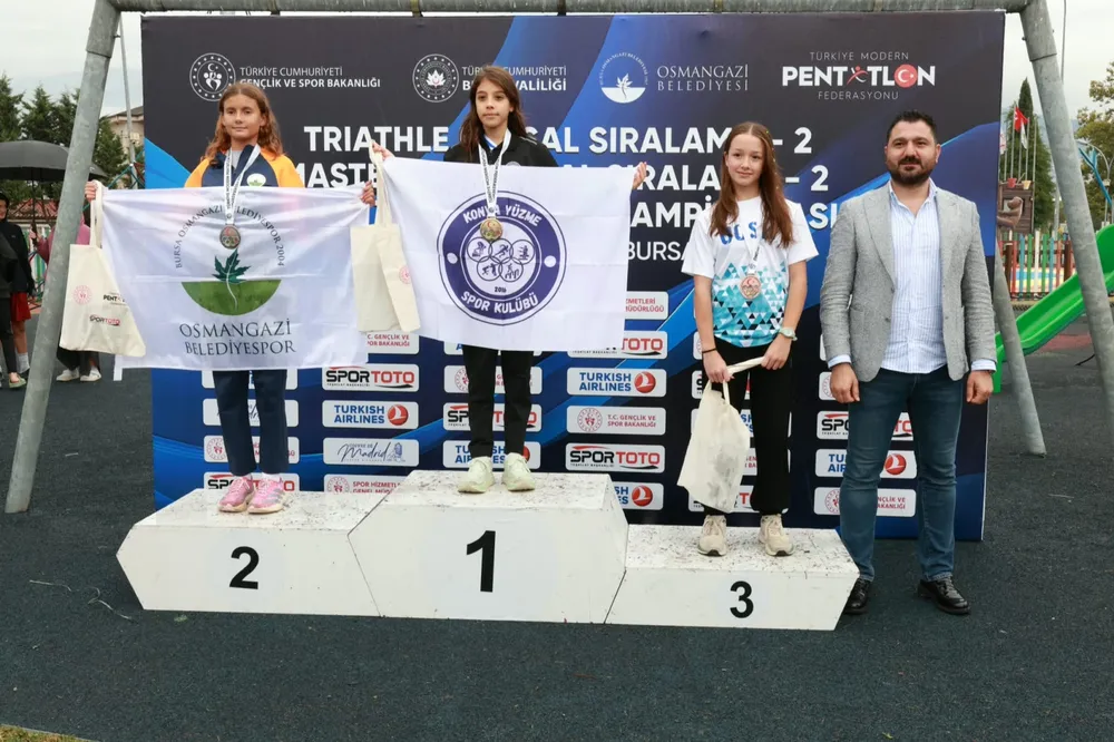 Bursa Osmangazili kardeşler aynı kürsüde ödül aldı