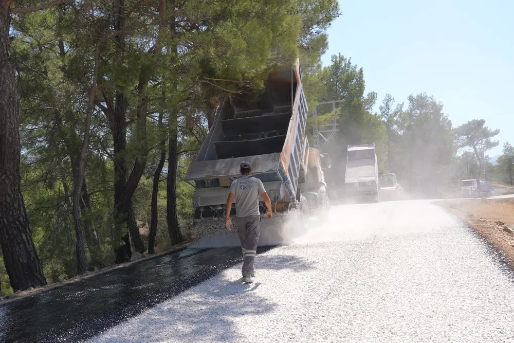 Antalya Kaş’ta 40 yıllık yol yenileniyor