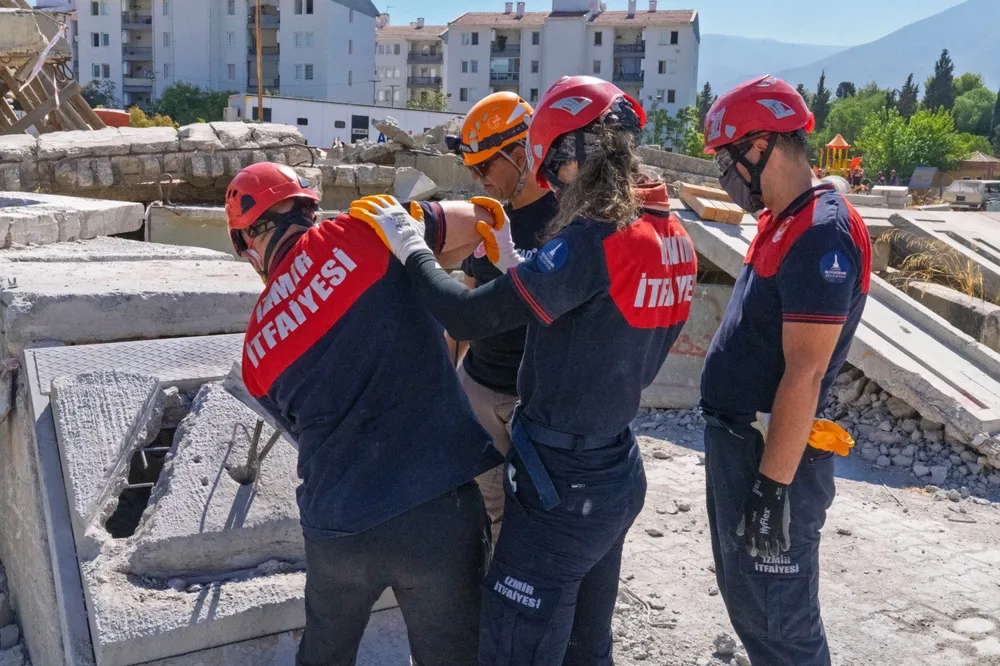 İzmir İtfaiyesi ağır arama kurtarmada güçleniyor