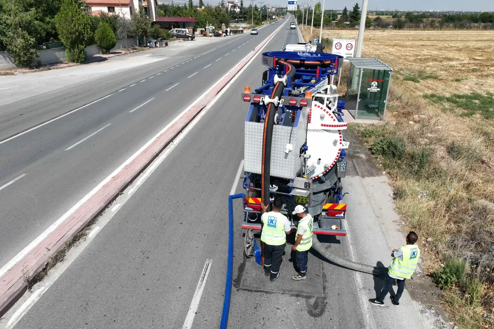 KOSKİ'den Hatıp Caddesi'nde kanalizasyon hattında kapsamlı bakım