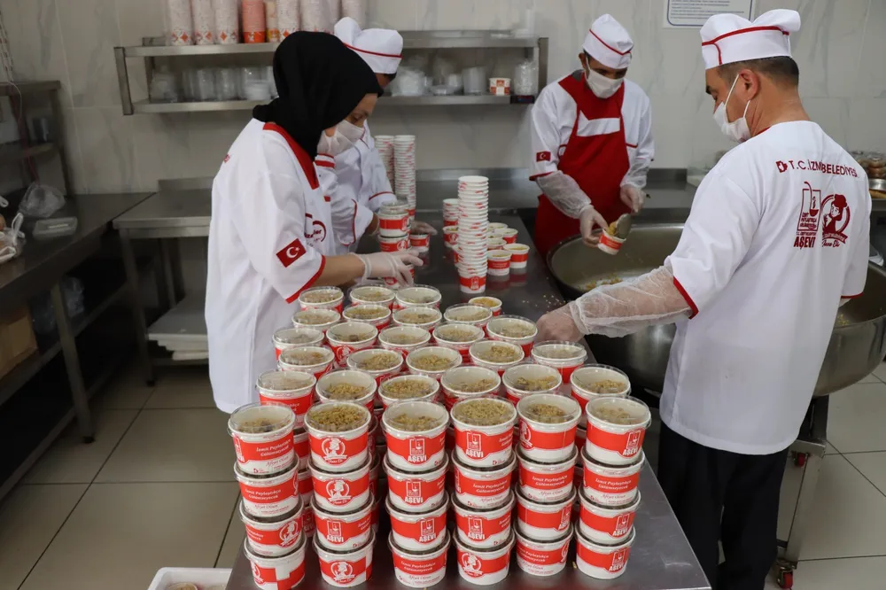 İzmit Belediyesi Beslenme Saati Projesi ile Öğrencilere Sağlıklı Öğünler Sunuyor
