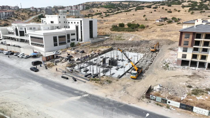 Kula'da Spor Tesisi ve Geniş Kapsamlı Üstyapı Çalışmaları Devam Ediyor