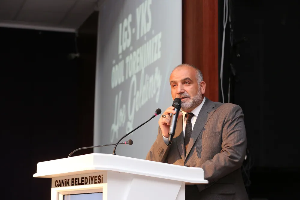 Canik Belediyesi'nden Başarılı Öğrencilere Ödül Töreni