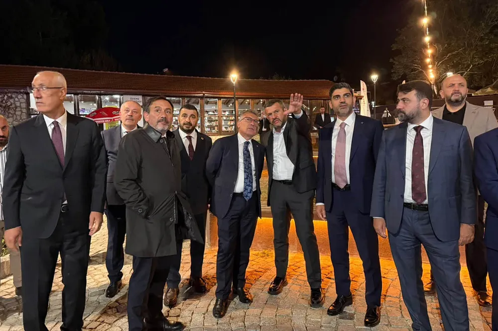 TBMM AK Parti Grup Başkanı Abdullah Güler Yenişehir Yazlık Sinema'yı Ziyaret Etti