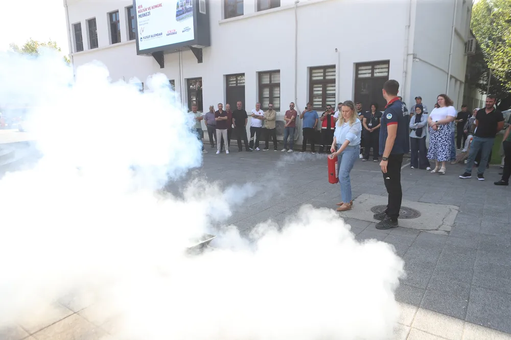 Sakarya Büyükşehir personeline yangın anında doğru müdahale anlatıldı