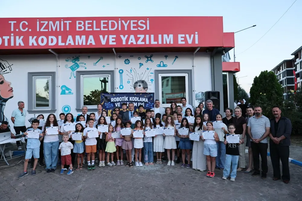 Kocaeli'de Robotik Kodlama ve Yazılım Evi ilk mezunlarını verdi